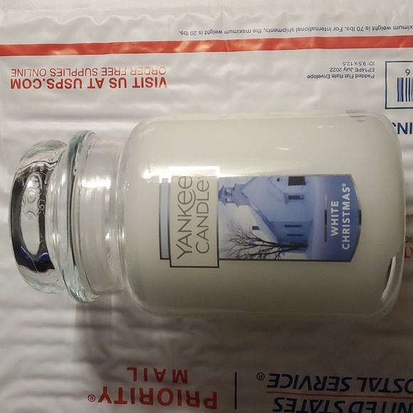 Yankee Candle White Christmas Large 22oz Classic Jar - Picture 1 of 5